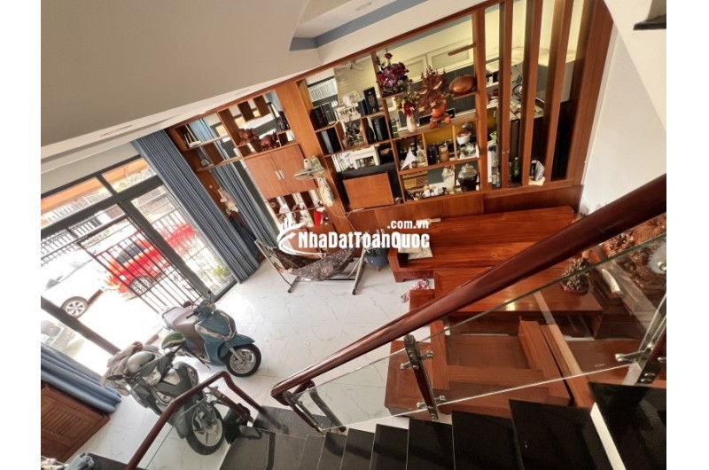 Bán nhà 60m², 4PN, 3WC, Linh Xuân, Thủ Đức, 5.2 tỷ, sổ hồng